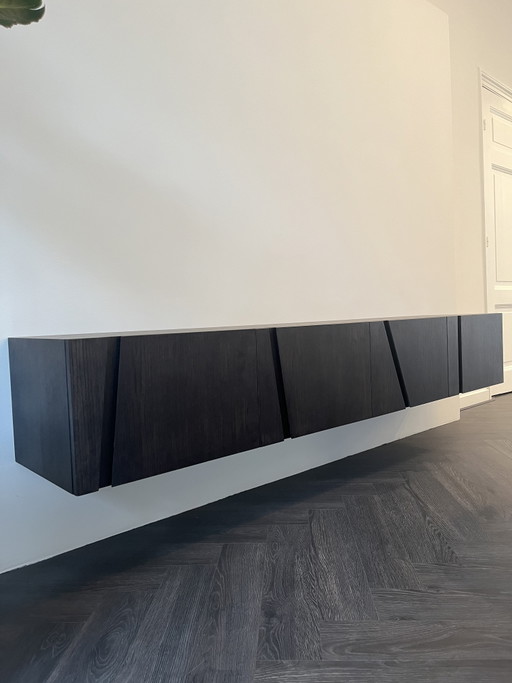Diseño minimalista de armario de pared