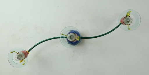 Lámpara de techo de 3 focos de la década de 1980, de metal y lucita, de la era Honsel Memphis.