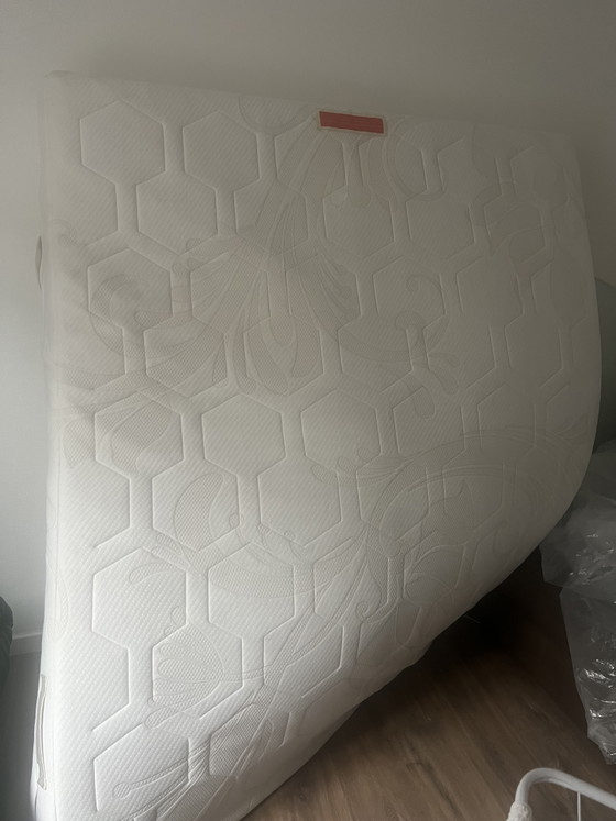 Image 1 of Lit Roche Bobois 160-200 met matelac