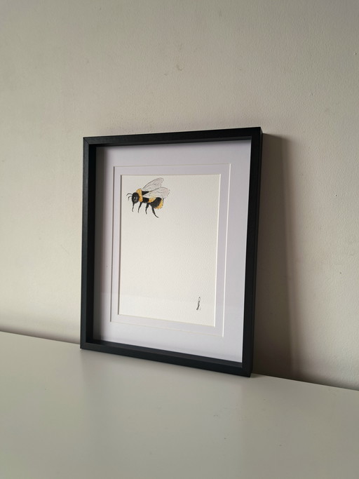 Aquarelle représentant une petite abeille | Cadre noir