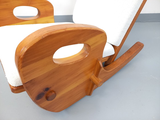 Image 1 of 50's Brutalistische Jean Touret schommelstoel in massief grenen en Bouclette stof