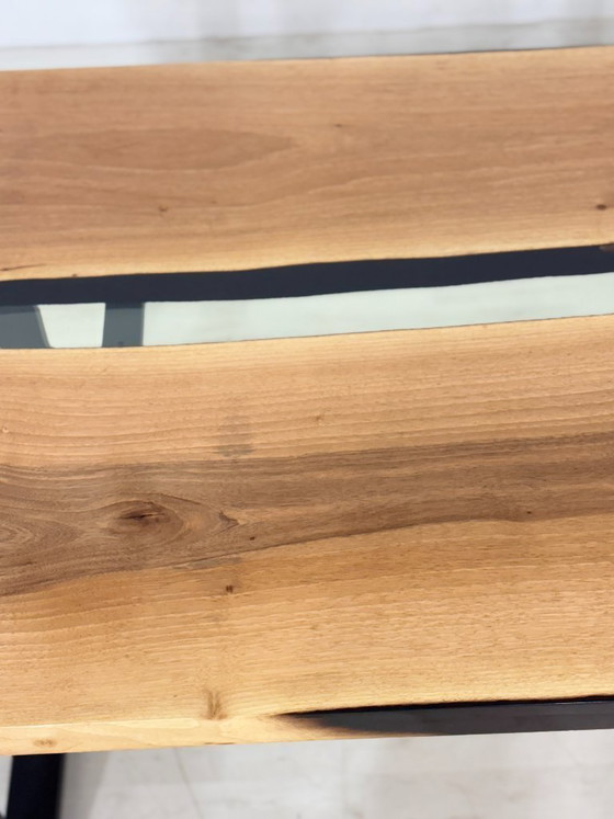 Image 1 of Eettafel van epoxyhars / eettafel / vergadertafel, massief walnoothout / 180 cm breed