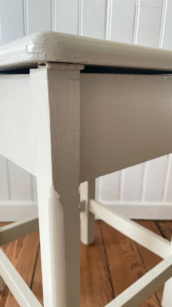 Image 1 of Sgabello vintage in legno verniciato beige