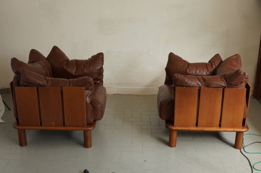 Een prachtig paar brutalistische loungestoelen, ontworpen door Jonathan De Pas.