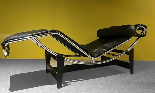 Cassina Le Corbusier LC4 Chaiselongue aus schwarzem Leder