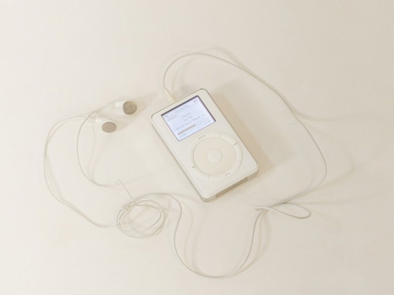 Apple iPod Classic (molette tactile) 10 Go – Décoration, Metal, Plastic (photo 3 of 9)