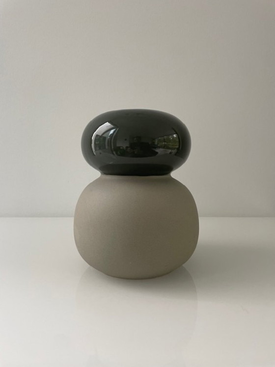 Image 1 of Set of 2 sculptural design vases in green and taupe