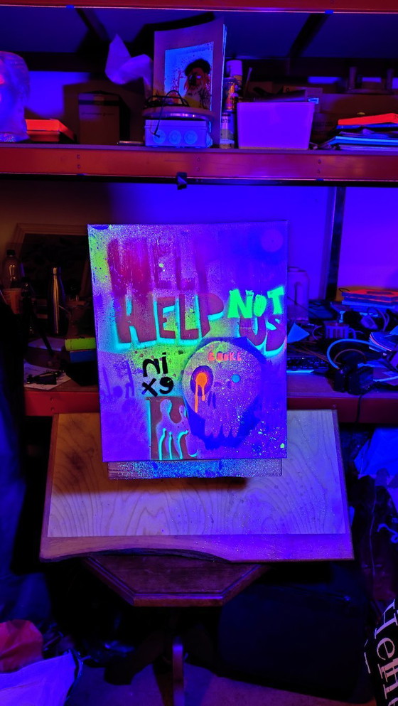 Image 1 of Créer le présent que nous désirons - une philosophie visuelle utilisant le graffiti acrylique et les pochoirs