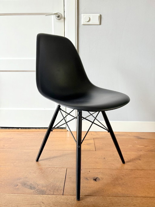 Vitra Eames DSW Stuhl - 2 Stück