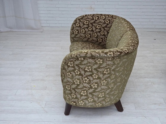 Image 1 of Sofá danés de 2 plazas, curvado, años 60, terciopelo verde, madera de haya.