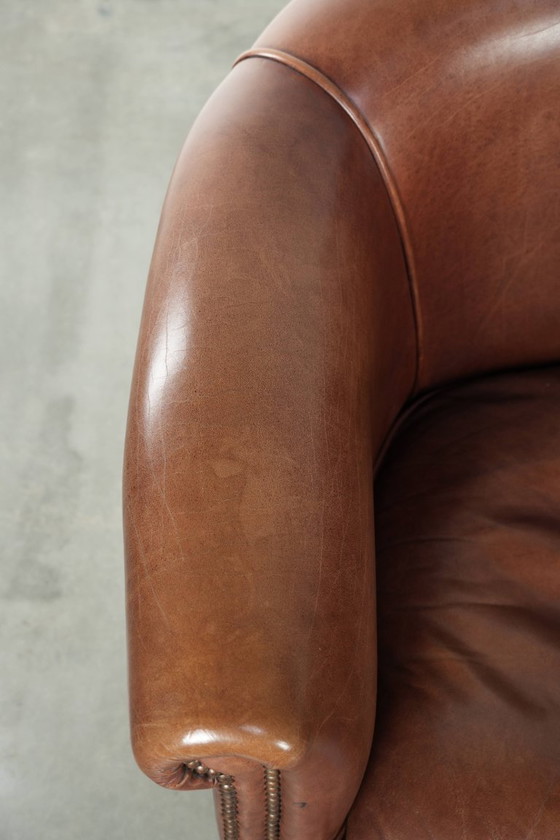 Image 1 of Rundleren clubfauteuil in een mooie donkere cognac kleur in Engelse stijl