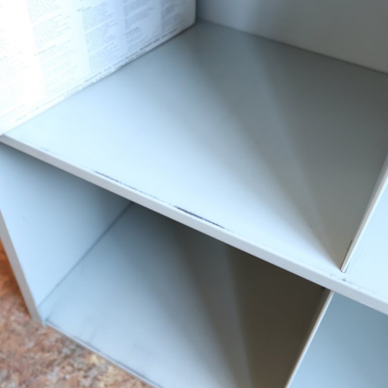 Image 1 of Vitrine vintage en métal pour disques vinyles et tourne-disques