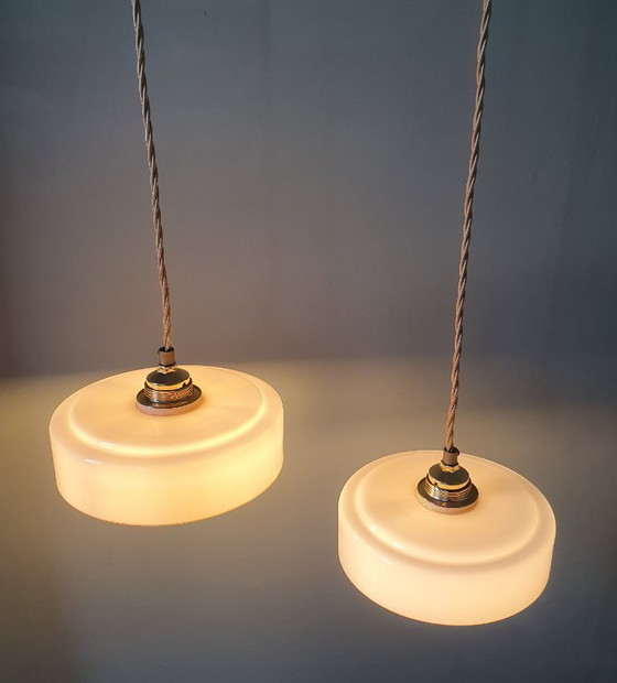 Image 1 of Ensemble (2) lampes suspendues Art Déco vintage en verre opalin rose pastel.
