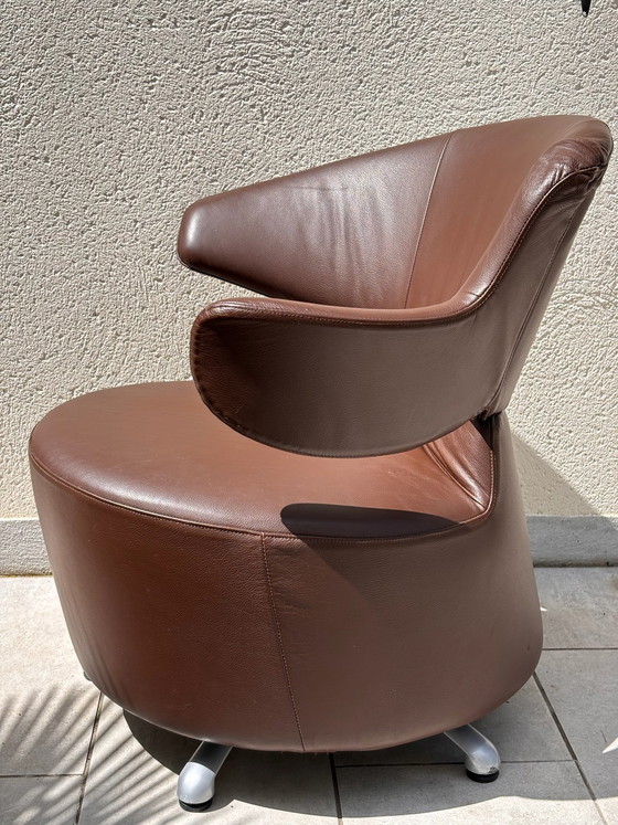Image 1 of Poltrona Biki di Toshiyuki Kita per Cassina, in pelle marrone cioccolato, girevole, pezzo da collezione.