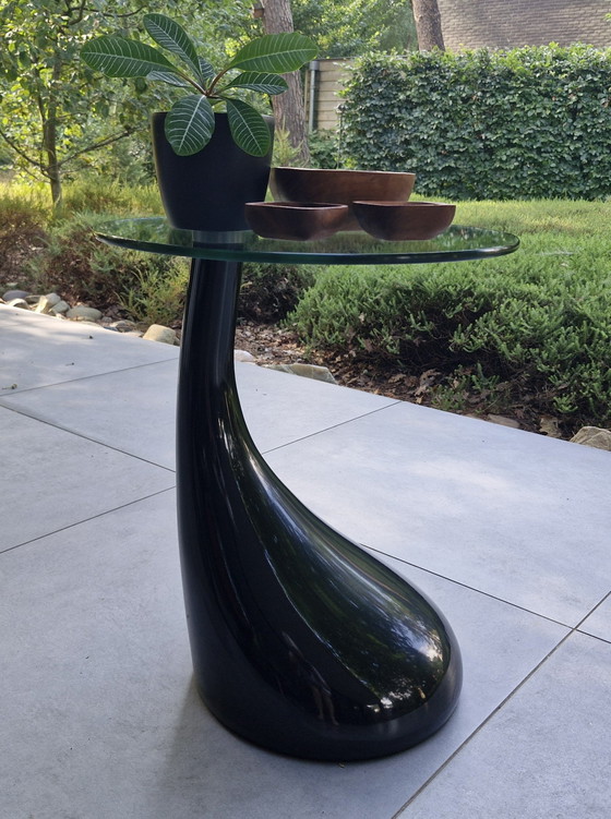 Image 1 of Teardrop-shaped coffee table, black, round tabletop