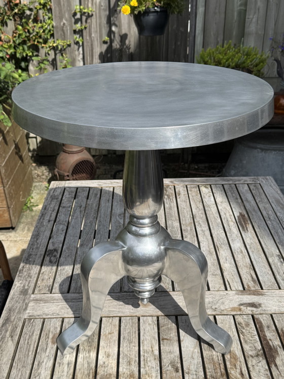 🥈 Robust Side Table | Matte Aluminum | Elegant Pillar Base | 60s-80s – Aluminium (photo 9 of 15)