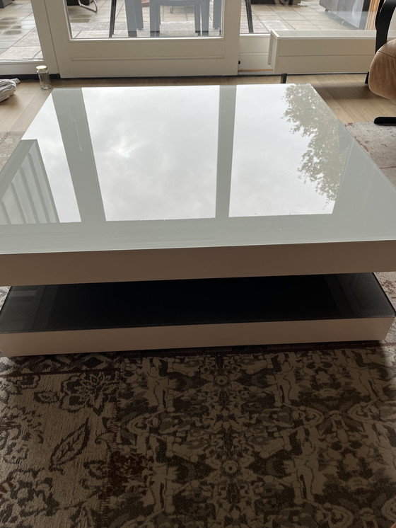 Image 1 of Tavolino da caffè bianco Karat