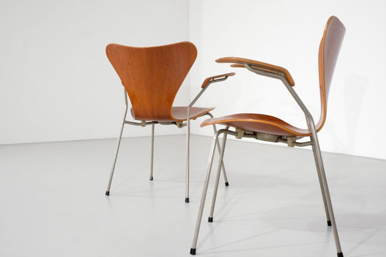 Image 1 of Stuhl Modell "3207" aus Holz von Arne Jacobsen für Fritz Hansen, Dänemark, 1955.