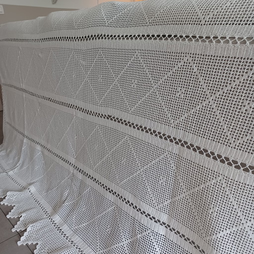 Copriletto vintage. Fatto a mano all&#39;uncinetto. Cotone. 210 cm x 190 cm.