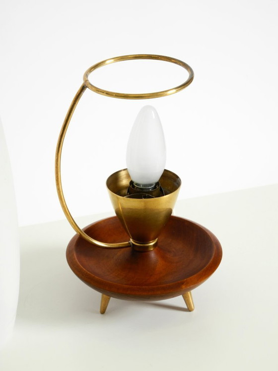 Image 1 of Large, beautiful Mid-Century Modern table lamp made of brass and teak, with a frosted glass shade | 42 cm | 16,5"