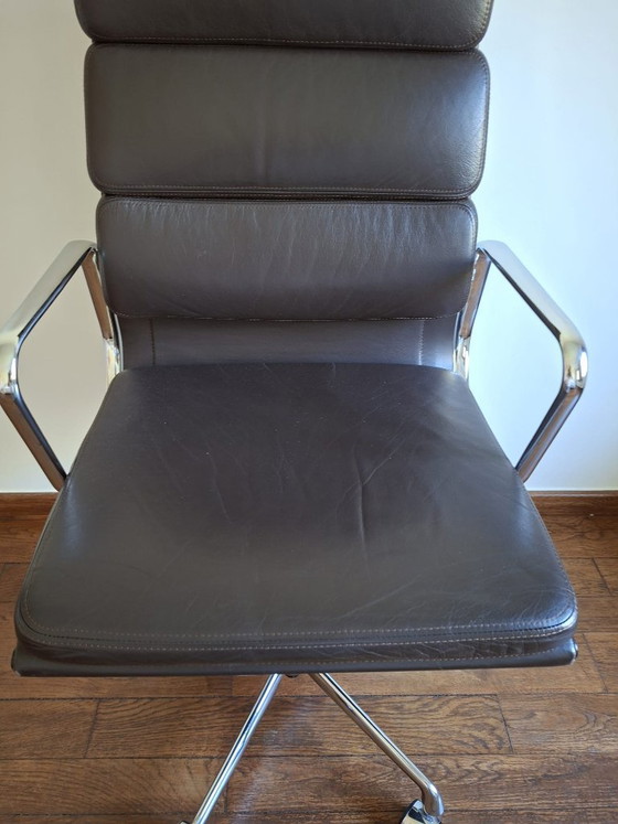 Image 1 of Poltrona Vitra Soft Pad EA 219 in pelle marrone castagna