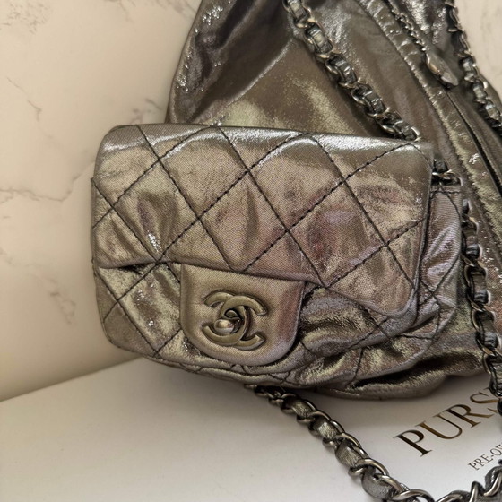 Chanel mini Mochila plateada metálica – Cristal, Modern (photo 7 of 15)