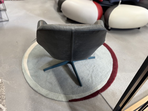 Image 1 of Poltrona girevole Floor Sparkle One in pelle Neron Sesame