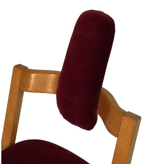 Image 1 of Peter Opsvik – Stokke – Pendel – Ergonomisch geformter Schaukelstuhl – Bezug aus rotem Samt und Holzgestell