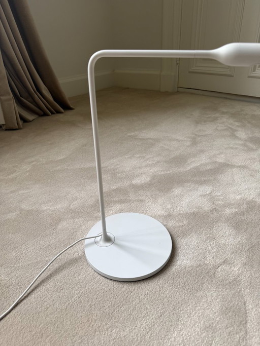 Lumina Flo desk lamp white