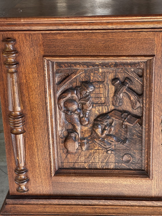 Gran aparador de roble tallado de estilo neorrenacentista, mediados del siglo XX. – Aparadores altos, Wood (photo 4 of 15)