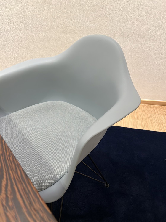 Image 1 of 8 x Eames Kunststoff-Sessel DAR