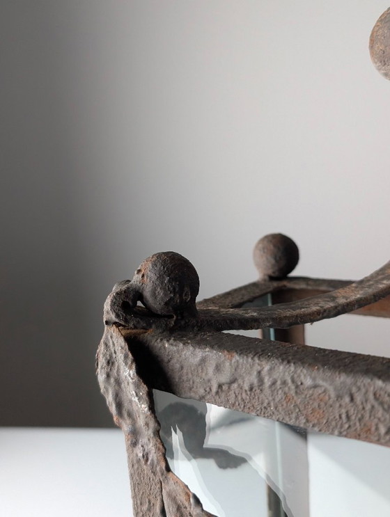 Image 1 of Lanterna in ferro battuto con pannelli in vetro, motivi fogliati