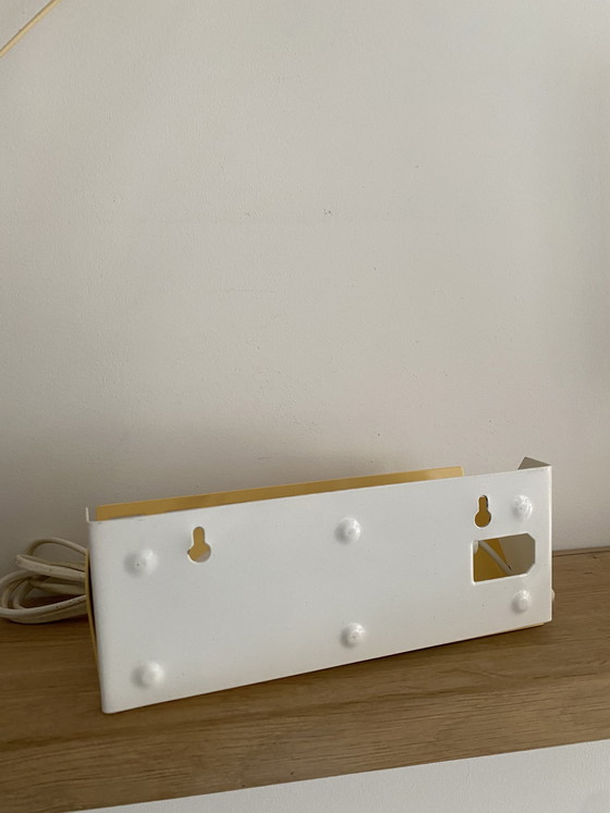 Image 1 of Jaren 70 geel wandlamp / bedlampje