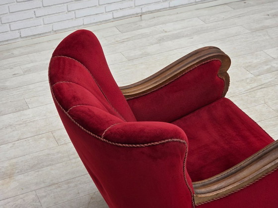 Image 1 of Deense relaxfauteuil uit de jaren 50, bekleed met velours en gesneden eikenhout.