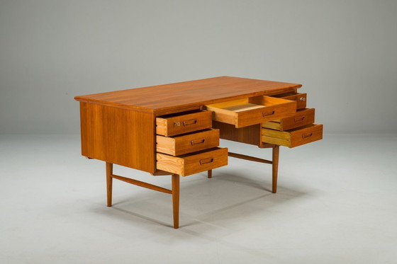 Image 1 of Mid-Century Modern Dänischer Teakholz-Schreibtisch, 1960er Jahre