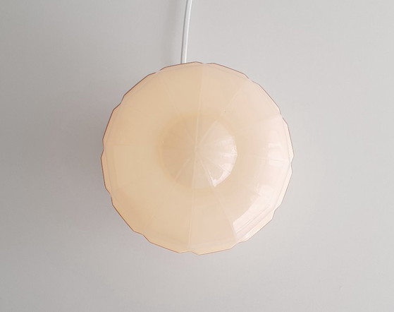 Image 1 of 1 van 3 oud roze glazen plafondlampen van Thabur in Den Haag, medium variant, art deco lamp glazen bol; NOG 3 BESCHIKBAAR
