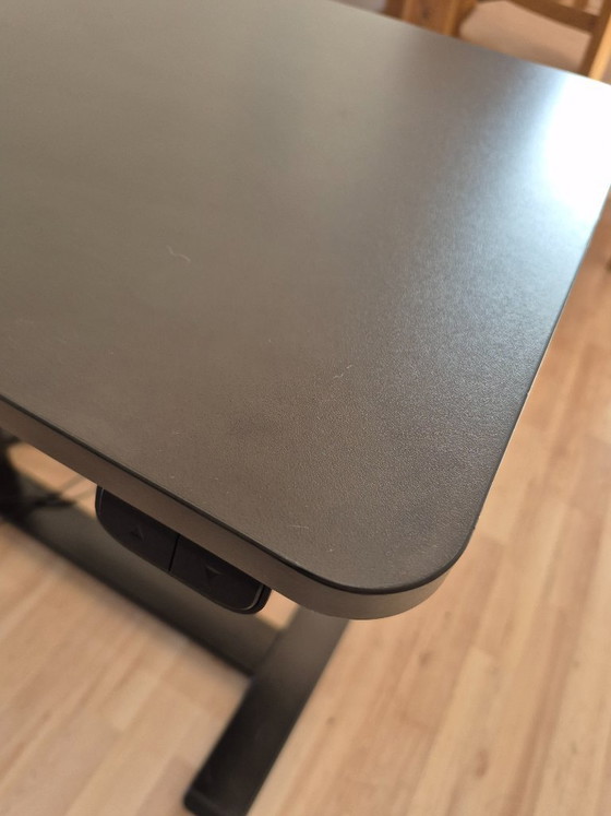 Image 1 of Mesa para portátil ESMART con altura regulable eléctricamente (70x40 cm)