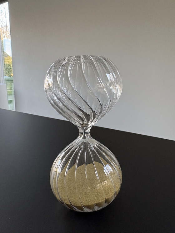 Image 1 of Sablier en verre rempli de sable doré