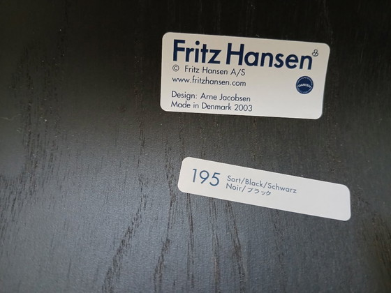 Image 1 of Due originali sedie a forma di farfalla, disegnate da Arne Jacobsen per Fritz Hansen.