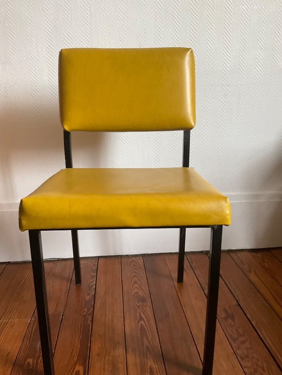 Image 1 of Sedia modernista degli anni '60 – metallo nero e similpelle gialla