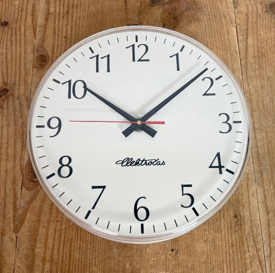 Image 1 of Vintage kantoorwandklok van Elektročas, jaren 90.