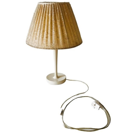 Image 1 of Lampe de table rétro danoise en bois 1960