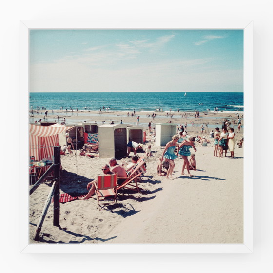 Image 1 of Bañistas Wijk aan Zee, 1960 | Mid Century Beach Photography