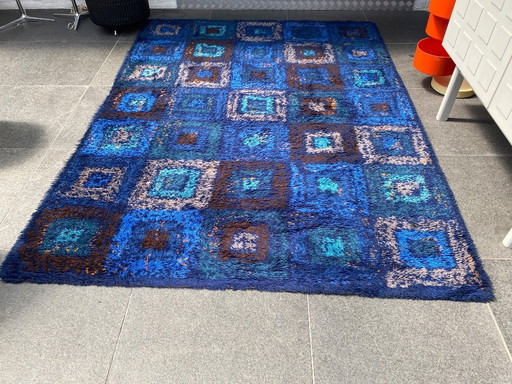 Space age design carpet. Holland design.