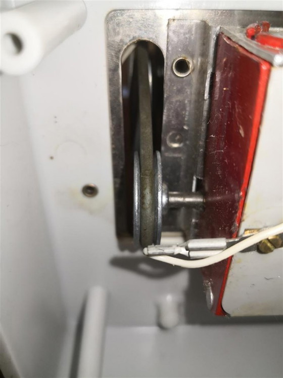 Zeldzame antieke speelgoednaaimachine Ma Cousette / Retro vintage jaren 60 – Ma Couestte (photo 12 of 16)