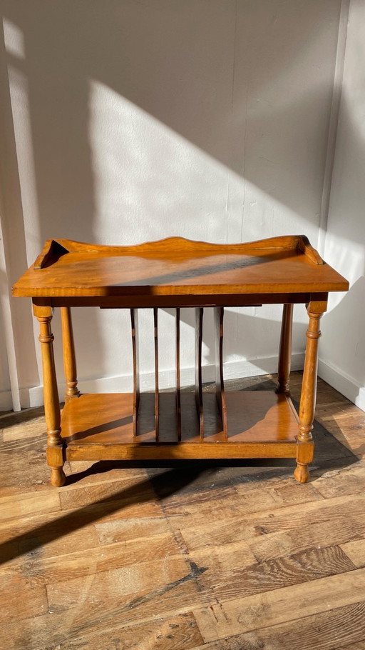 Tocadiscos vintage con muebles geométricos