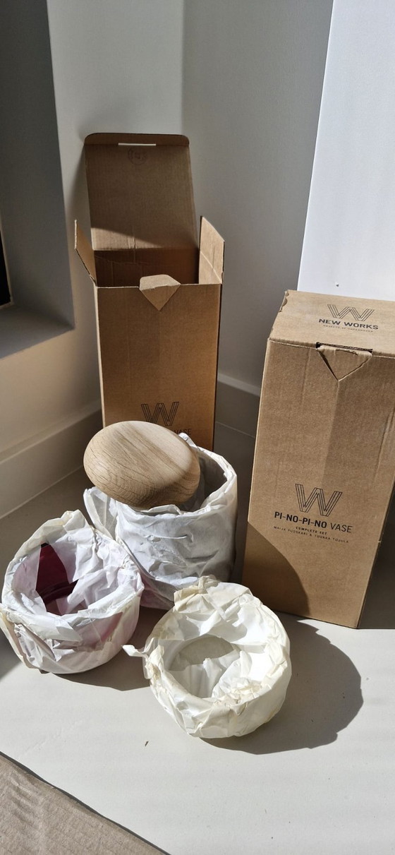 Image 1 of Pi-No-Pi-No Vase von New Works