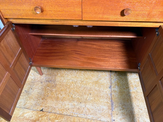 Image 1 of Een zeer gewild teakhouten dressoir in mid-century modern stijl van Nathan, circa 1960-1970.