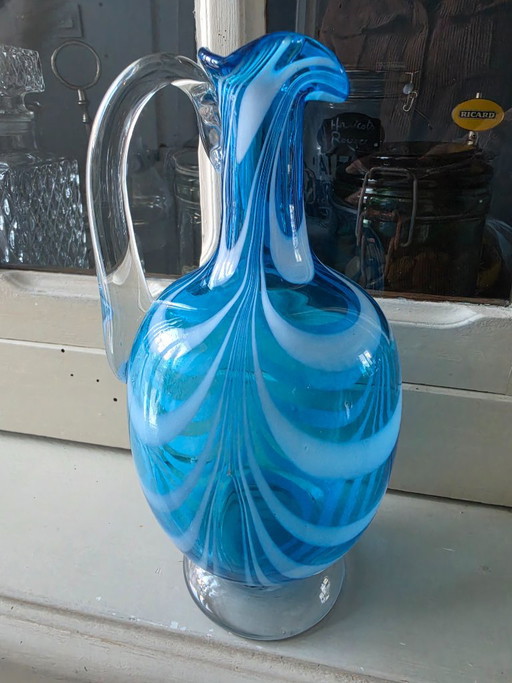Pichet / Carafe ancienne en verre soufflé bleu et blanc (type Clichy / Legras / Murano)