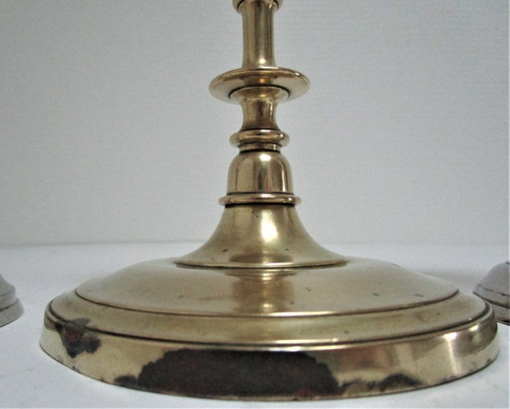 Image 1 of drie messing en verchroomde metalen kandelaars uit het begin van de 20e eeuw